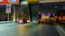 Ataşehir'de hafriyat kamyonunun açılan damperi üst geçide çarptı