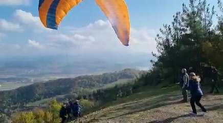 Yamaç paraşütünün ipine takılıp 20 metreden düştüğü anlar kamerada