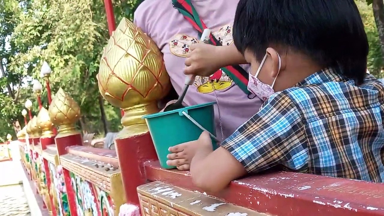 จีโน่ ให้อาหารปลาวันสงกรานต์