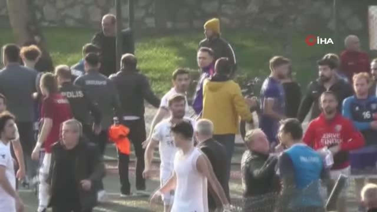 Son düdük çaldı, yeşil saha boks ringine döndüAmatör Lig'de yumruklar havada uçuştu