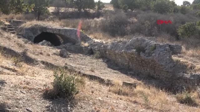 ALEXANDRİA TROAS ANTİK KENTİ'NDE 2 BİN 200 YILLIK ÇARŞI KAPISI BULUNDU