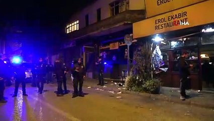 Bursa’da silah, sopa ve sandalyelerin kullanıldığı kavga kamerada