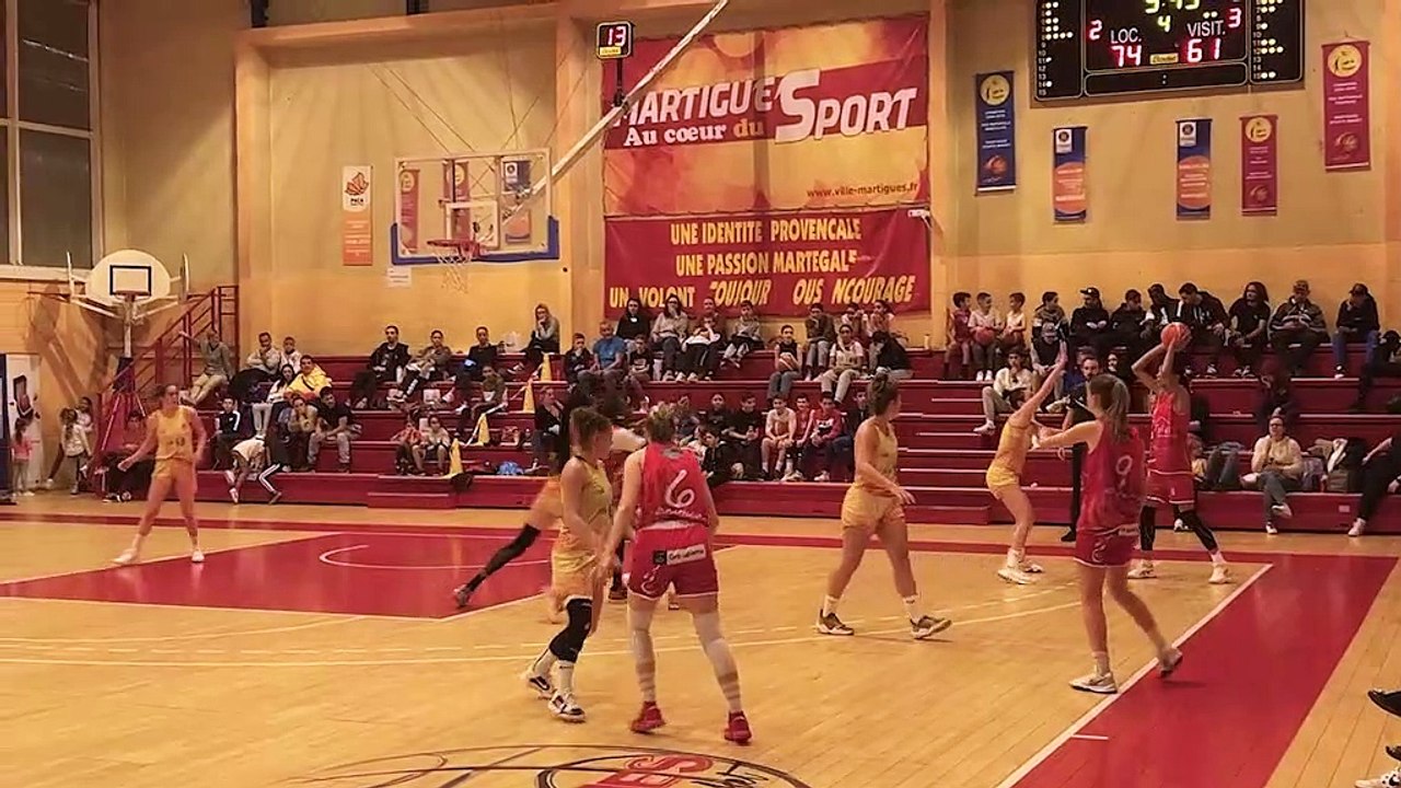 Images maritima: des paniers du match Martigues Sport Basket - Carmaux
