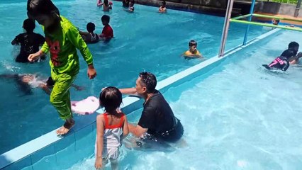 Berenang di kolam renang temboro wates