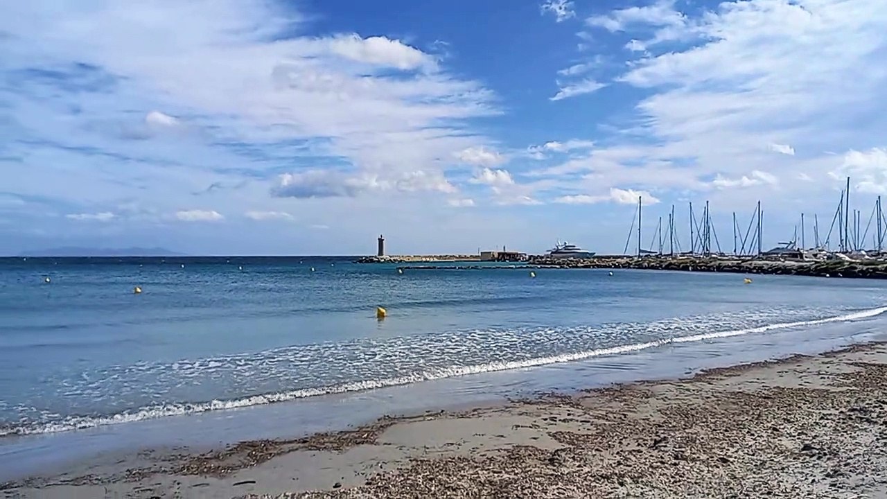 Corse une  plage non située