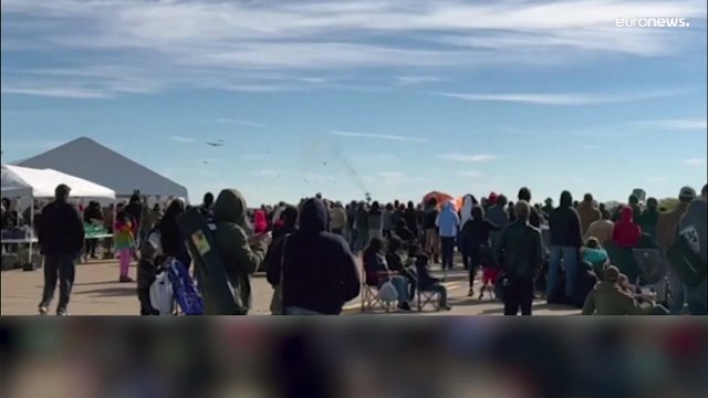 Collision entre deux avions de la seconde guerre mondiale lors d'un spectacle à Dallas