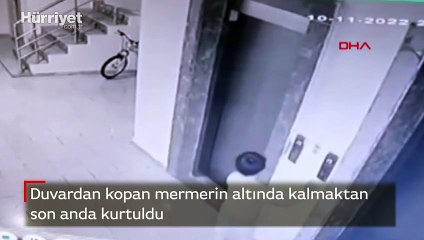 Duvardan kopan mermerin altında kalmaktan son anda kurtuldu