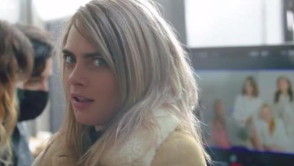 Cara Delevingne'dan olay yaratacak belgesel! Herkesin önünde kendini tatmin etmesi istendi