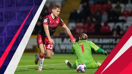 Kocak! Gara-Gara Tak Lihat Kanan Kiri, Kiper Ini Kebobolan Gol Konyol