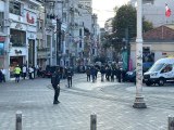 Beyoğlu İstiklal Caddesi'nde henüz neden kaynaklandığı bilinmeyen patlama sonucu yaralıların olduğu öğrenildi