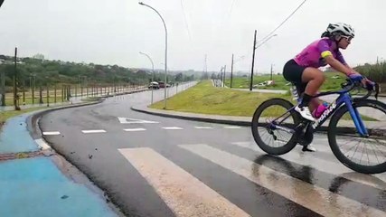 Corrida do Ciclismo Velho Oeste ocorre mesmo debaixo de chuva