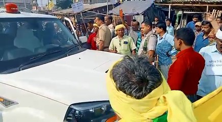 গাড়ি ছেড়ে হেঁটে গেলেন মন্ত্রী, জ্যোৎস্নার কনভয় ঘিরে আদিবাসীরা বিক্ষোভ দেখালেন  | Oneindia Bengali