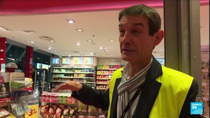 Mehran Karimi Nasseri, réfugié politique iranien qui a vécu plus de 18 ans à l'aéroport de Roissy-Charles de Gaulle est mort au Terminal 2F ce week-end