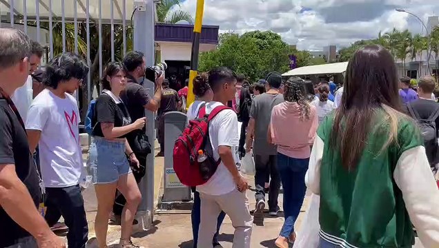 Estudantes do DF chegam para o primeiro dia do Enem
