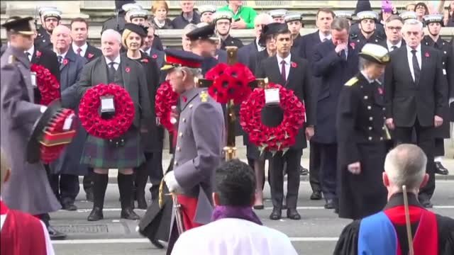 La familia real británica celebra su primer Día del Recuerdo sin la reina Isabel