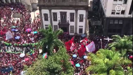 Flamengo faz festa com milhares de torcedores e Trio Elétrico no Centro do Rio