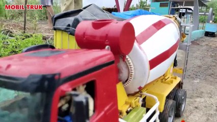 MIXER TRUCK, RC CARS RUNING THE VILLAGE STREETS