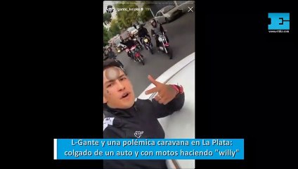 L-Gante y una polémica caravana en La Plata colgado de un auto y con motos haciendo willy