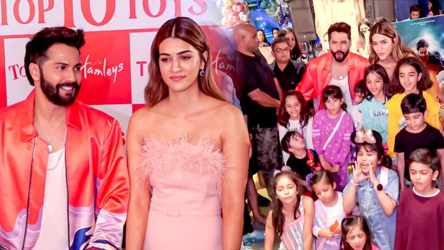 वरुण धवन और कृति सेनन का बच्चो के साथ बेहद ही खास और क्यूट मूमेंट