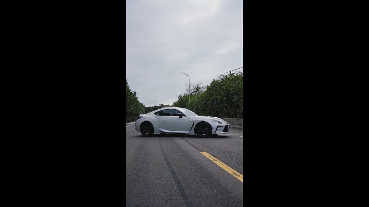 VÍDEO: ¡Lo tenemos! Así suena de bestia el Toyota GR86 con escapes preparados