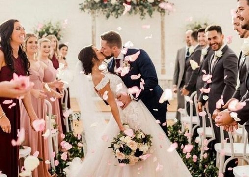 Faute de moyens, ce couple a opté pour un menu inattendu pour son mariage