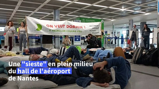 Aéroport de Nantes: manifestation en pyjama contre le nuisances du trafic aérien