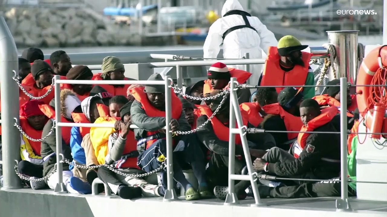 Navi ong, la proposta: "Batte la tua bandiera? Ti prendi i migranti"