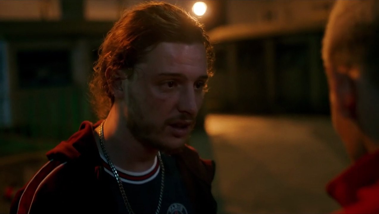 Du crépitement sous les néons EXTRAIT VF "Un plan en Espagne"