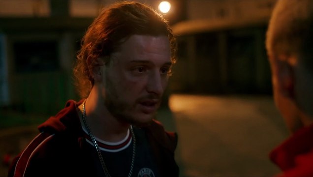 Du crépitement sous les néons EXTRAIT VF Un plan en Espagne