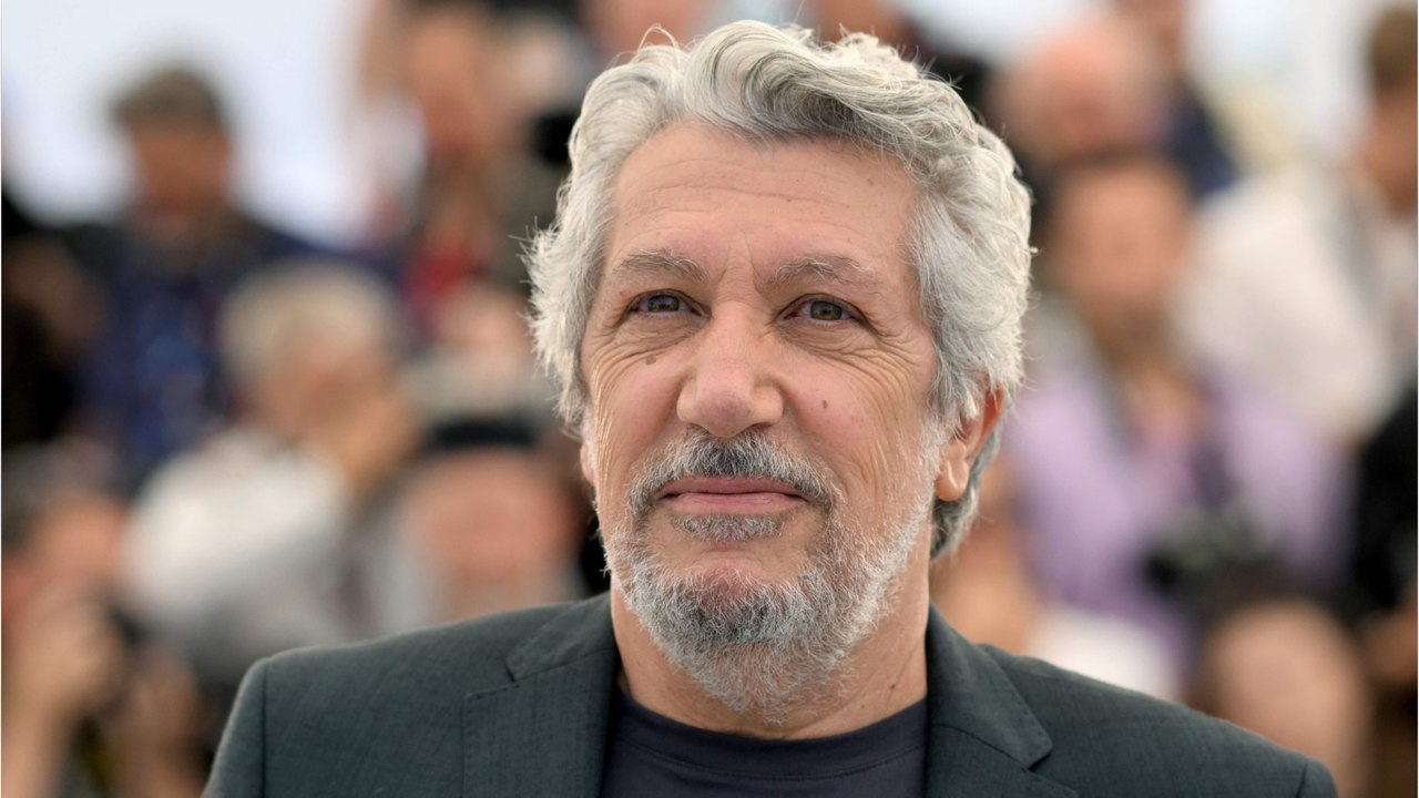 GALA VIDÉO – “Je suis très fier d’eux” : Alain Chabat touchant sur ses enfants Louise, Lucie et Max