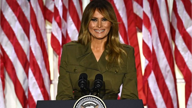 VOICI -Melania Trump pose avec l'ex-femme de Donald Trump pour une occasion très spéciale