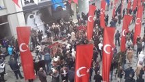 Patlama sonrasında İstiklal Caddesi Türk bayraklarıyla donatıldı