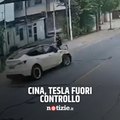 Cina, Tesla perde il controllo causando due morti e tre feriti
