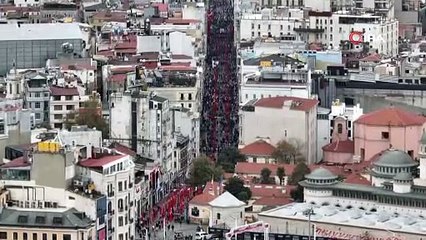 İstiklal Caddesi Türk bayraklarıyla donatıldı