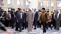 شاهد: الرئيس الإماراتي يدشن نسخة من مسجد الشيخ زايد في إندونيسيا