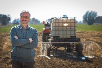 Kütahyalı çiftçi, hurda malzemelerden sulama römorku yaptı
