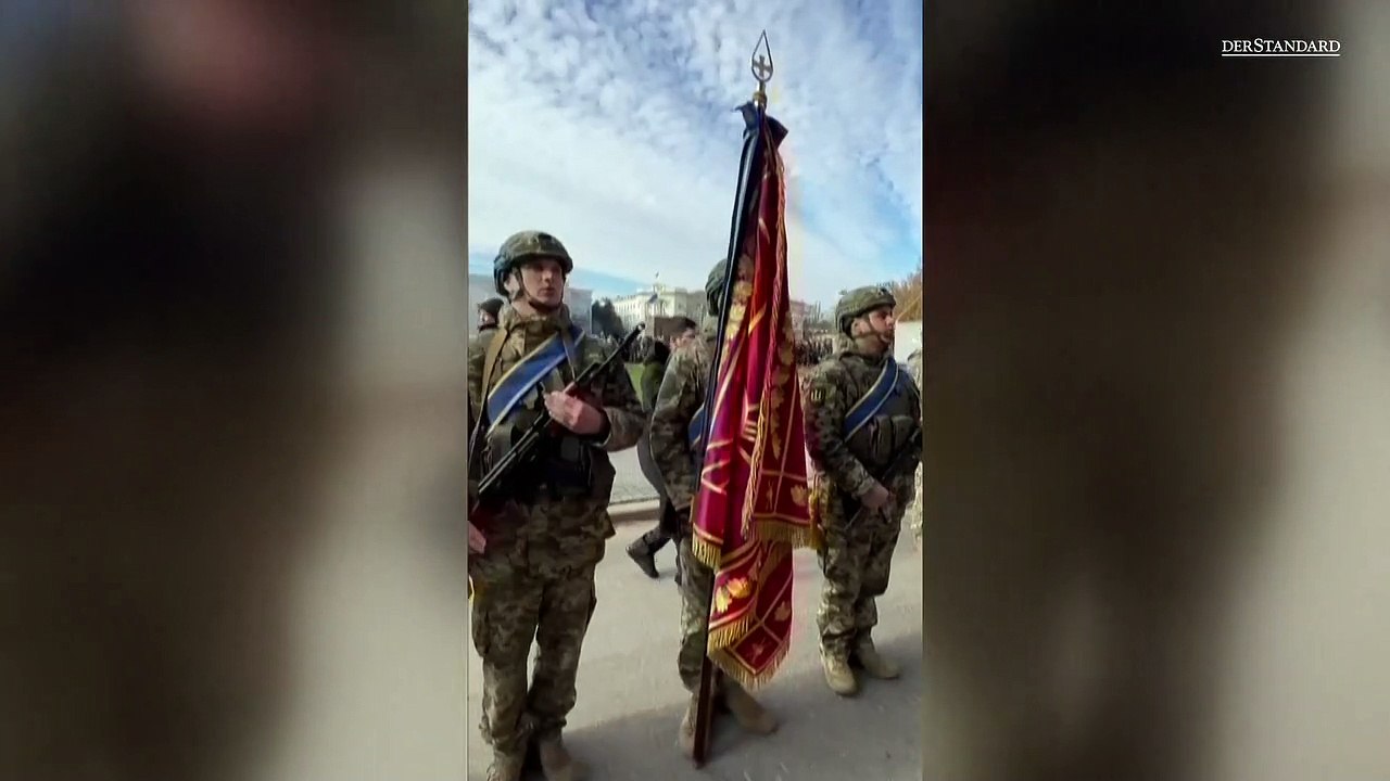 Selenskyj singt Nationalhymne in Cherson