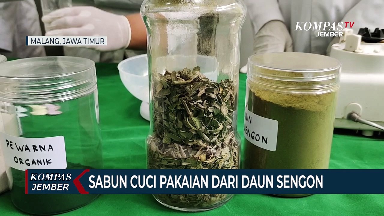 Mahasiswi di Malang Membuat Sabun Cuci Pakaian...