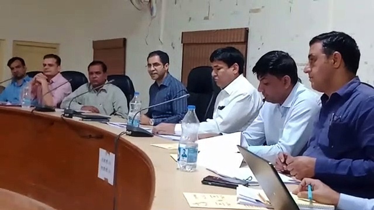 सरस बूथों पर तंबाकू बेचने पर कलक्टर ने जताई नाराजगी, दिए लाइसेंस रद्द करने के निर्देश