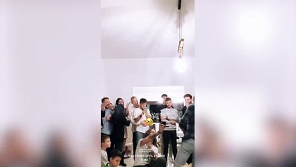 Valerio Scanu si sposa: in ginocchio per la proposta di matrimonio al compagno Luigi Calcara