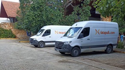 Langostas, carne y ostiones: Medios del partido comunista promocionan negocio de Hugo Cancio.  