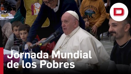 El Papa Francisco se sienta a almorzar con personas sin recursos en el Vaticano