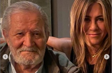 Jennifer Aniston has revealed that her father John has died aged 89