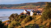 8 Charming Seaside Towns in the U.K. for Beautiful Beaches, Delicious Seafood, and Nautical Pubs