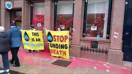 VIDEO - Extinction Rebellion vandalism of Barclays branch in 45 seconds