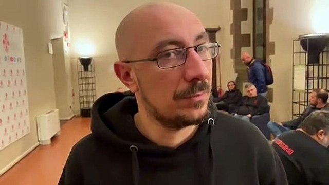 Ex Gkn, gli operai entrano in Comune: Dormiamo qui . La notte più lunga dell'ex fabbrica