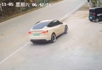 ext-Video: Tesla fuera de control mata a dos personas en China-141122