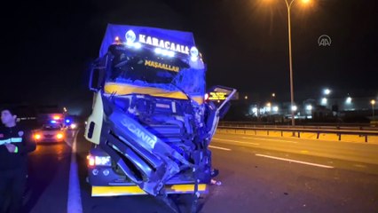 2 kamyonun çarpıştığı kazada bir kişi yaralandı