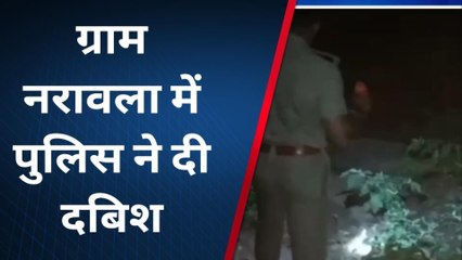 बड़वानी: महिलाओं की शिकायत पर पुलिस ने नरावला में दी दबिश, पुलिस बल रहा मौजूद