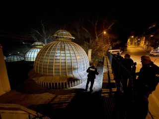 Bursa'da tarihi caminin bakır levhalarını çalmaya çalışan 2 şüpheli yakalandı